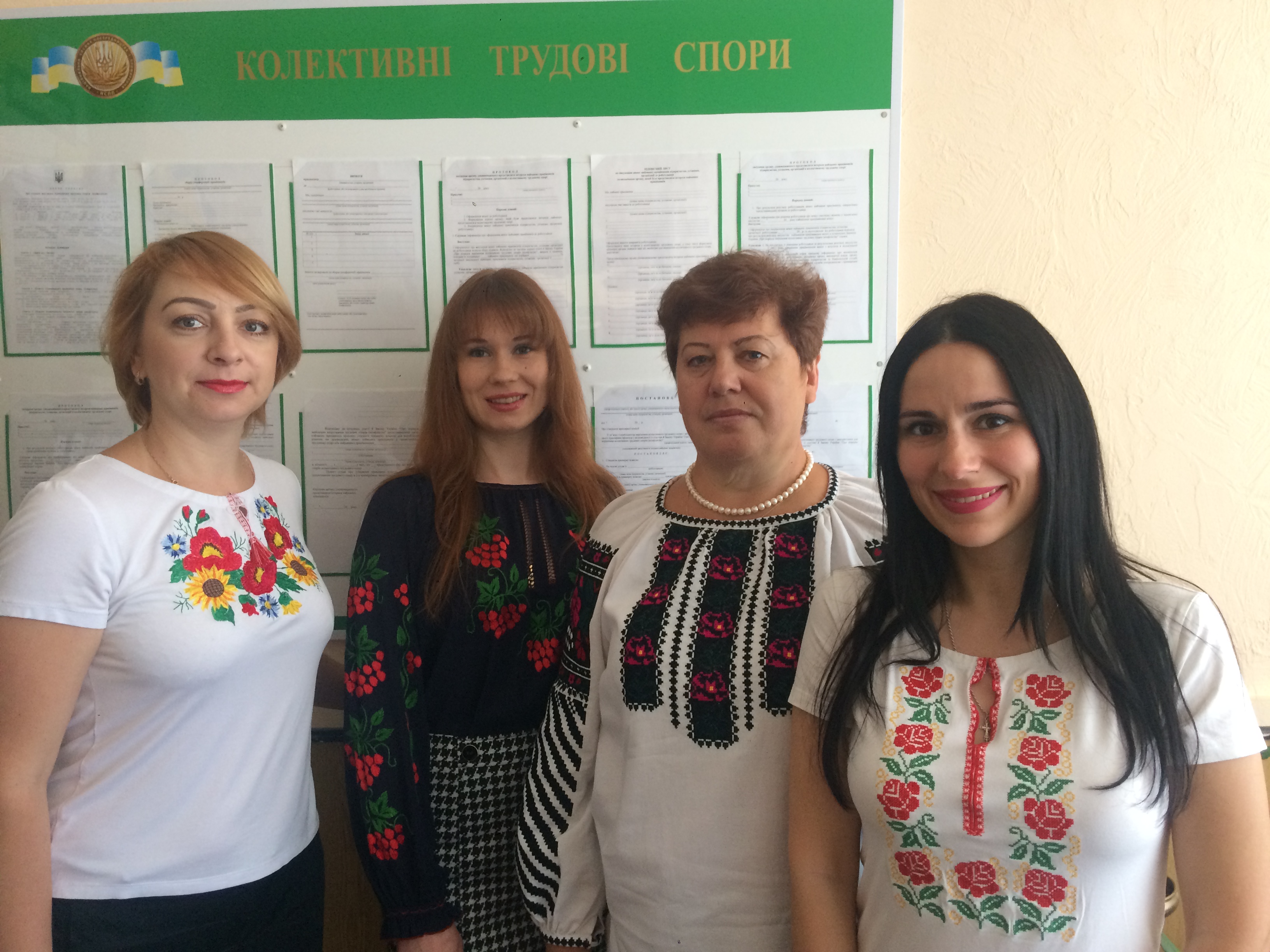 Жіночий колектив Відділення у вишиванках